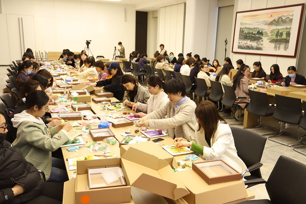 巧手綻芳華 初心向未來 巧手綻芳華 初心向未來