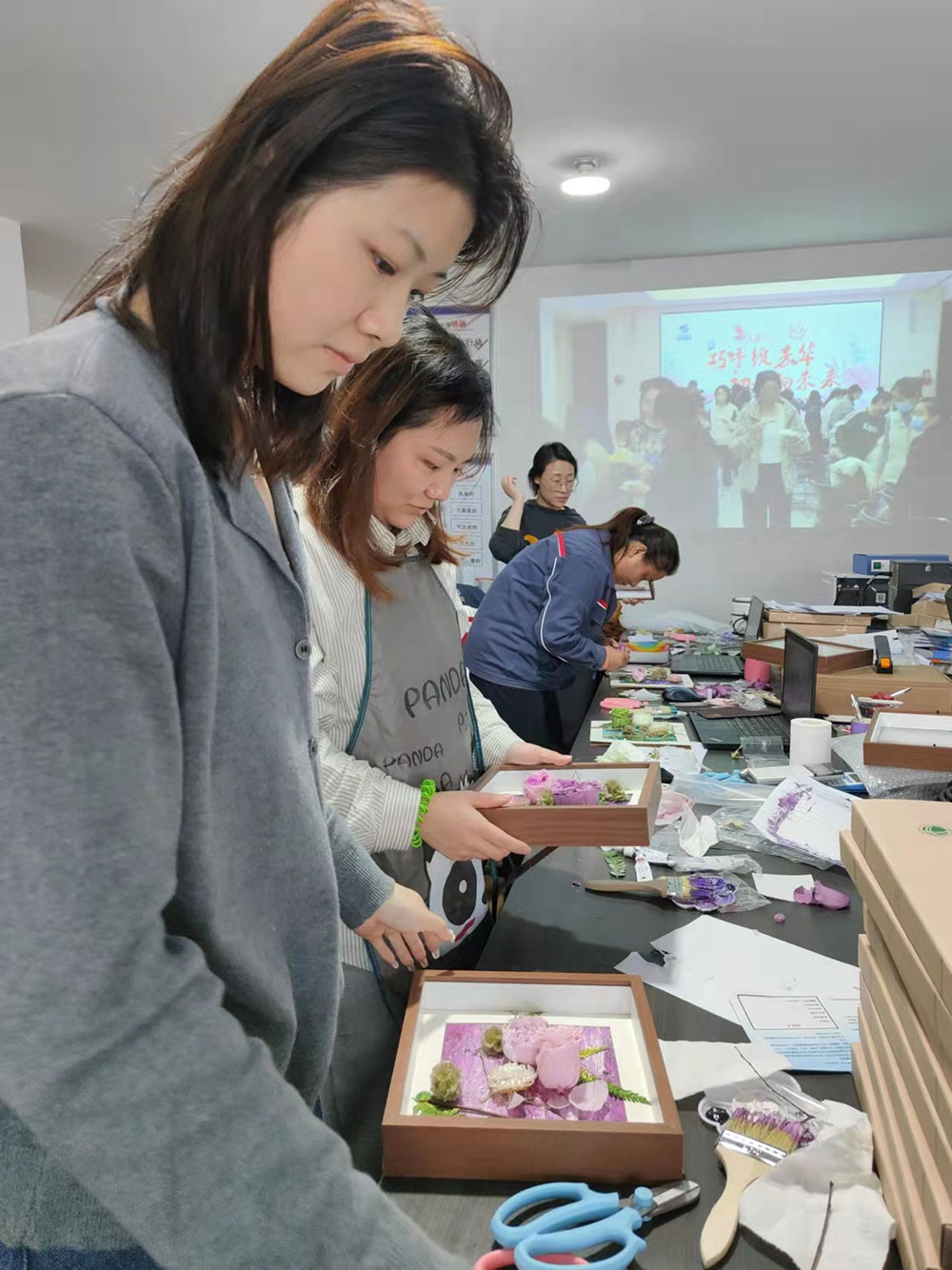 巧手綻芳華 初心向未來 巧手綻芳華 初心向未來