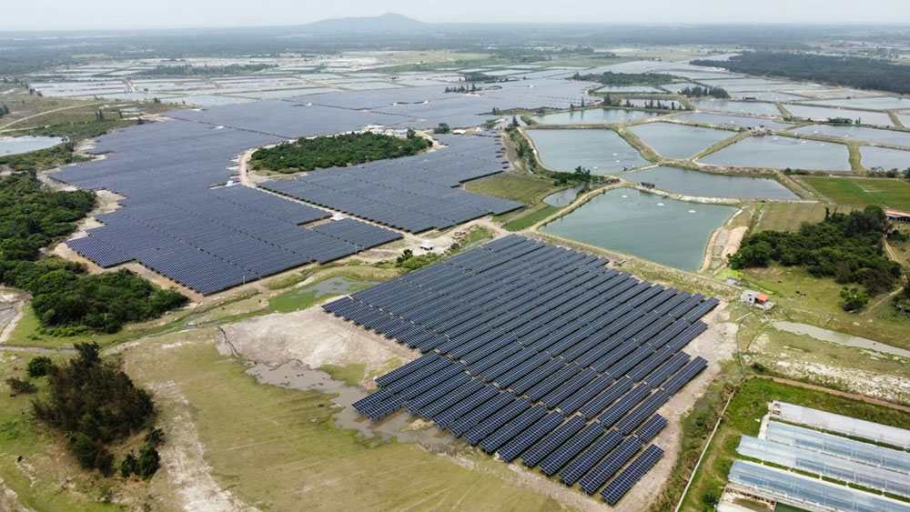 大唐文昌翁田100MW農(nóng)光互補(bǔ)+儲能示范項(xiàng)目投產(chǎn)發(fā)電