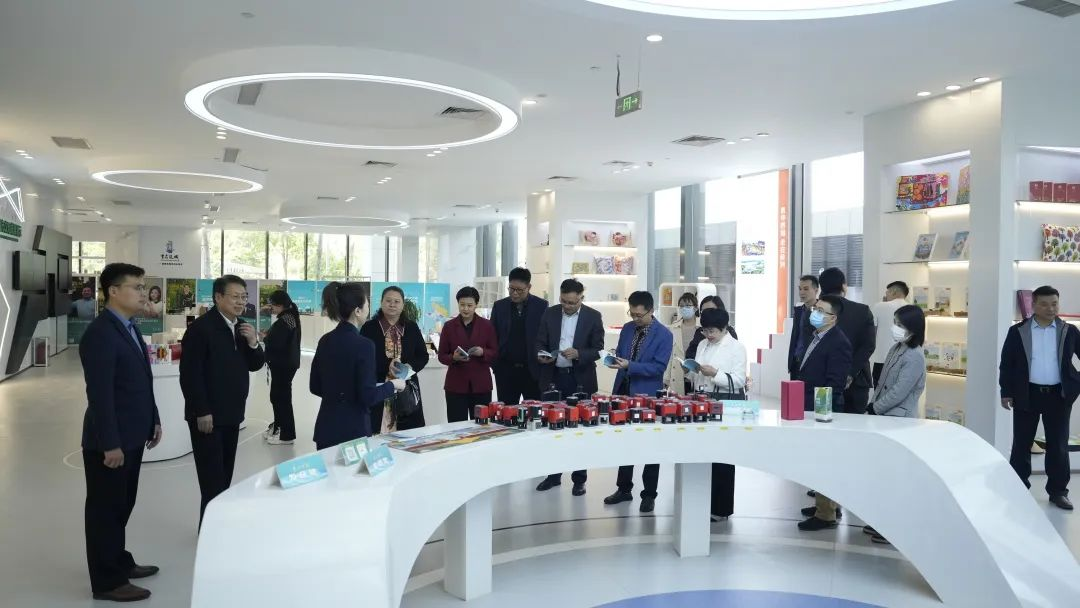 服務(wù)提升行動?致敬勞動者 服務(wù)提升行動?致敬勞動者