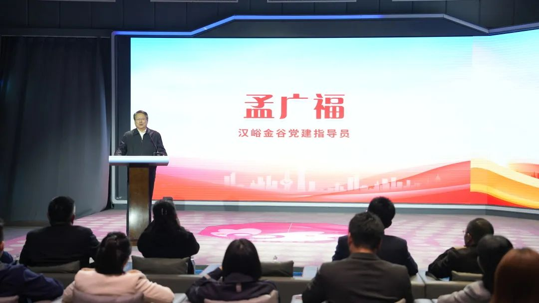 服務(wù)提升行動?致敬勞動者 服務(wù)提升行動?致敬勞動者