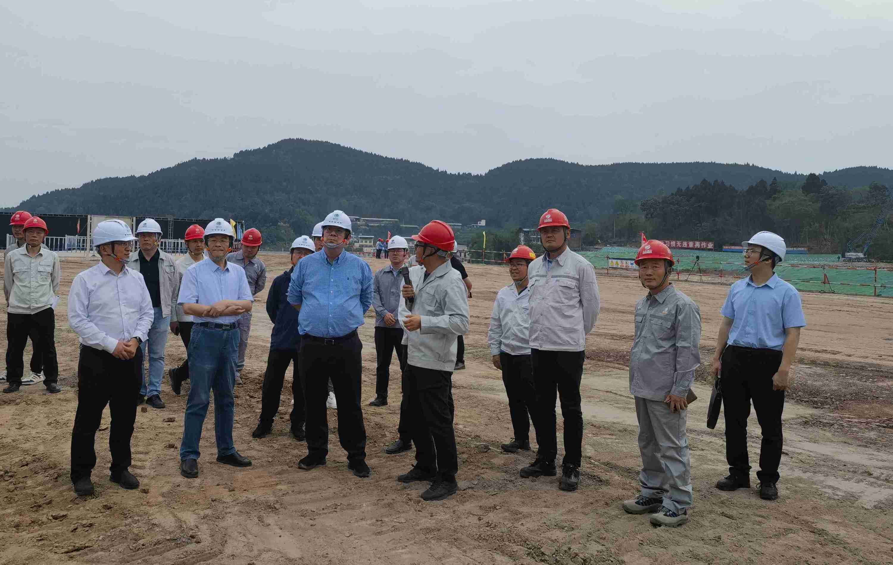 國家電網(wǎng)公司孟慶強(qiáng)總工程師蒞臨川渝特高壓交流工程調(diào)研指導(dǎo)工作