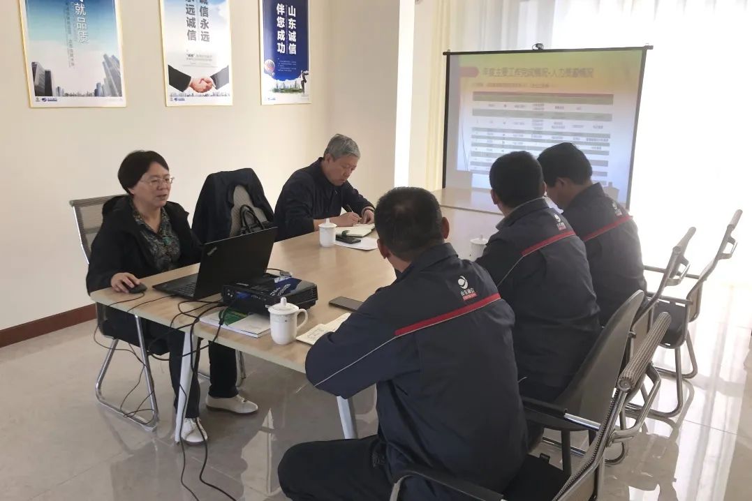 張恒董事長(zhǎng)到威海集群項(xiàng)目監(jiān)理部調(diào)研指導(dǎo)工作 張恒董事長(zhǎng)到威海集群項(xiàng)目監(jiān)理部調(diào)研指導(dǎo)工作