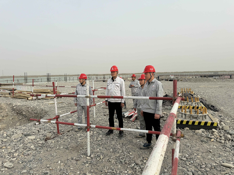 尹展總經(jīng)理到新疆項(xiàng)目檢查指導(dǎo)工作 尹展總經(jīng)理到新疆項(xiàng)目檢查指導(dǎo)工作